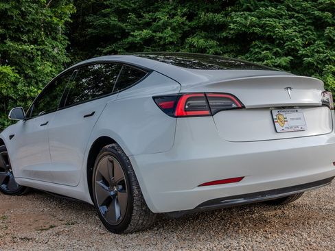 Used 2023 Tesla Model 3 Standard Range RWD image 3