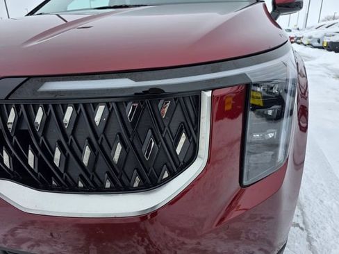 Used 2025 Kia Carnival image 3