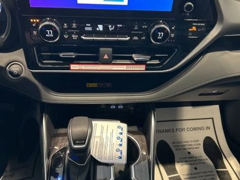 New 2026 Toyota Highlander Platinum AWD/4WD image 12