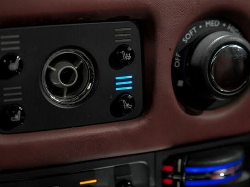 Used 2016 Rolls-Royce Dawn image 29