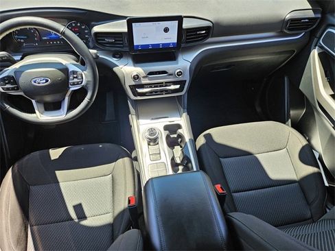 Used 2023 Ford Explorer XLT image 8