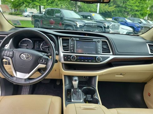 Used 2015 Toyota Highlander Limited FWD image 19