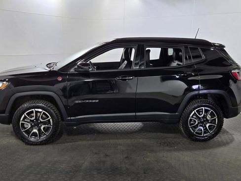 Used 2024 Jeep Compass Trailhawk image 4