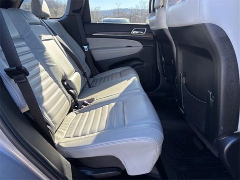 Used 2018 Jeep Grand Cherokee Limited image 13