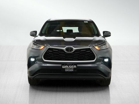 Used 2024 Toyota Highlander XLE image 8