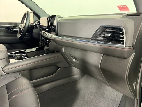 Used 2025 Chevrolet Suburban RST image 34