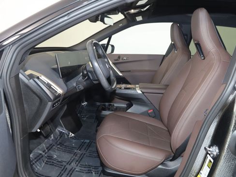 Used 2023 BMW iX xDrive50 w/ Premium Package AWD/4WD image 12