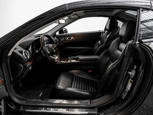 Used 2017 Mercedes-Benz SL 550 image 3