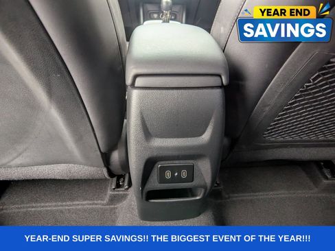 Used 2025 Hyundai Venue Limited image 18