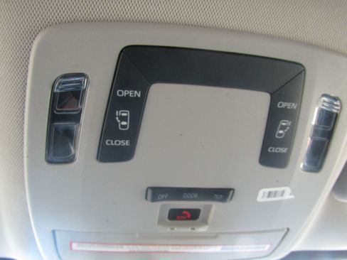 Used 2022 Toyota Sienna LE FWD image 20