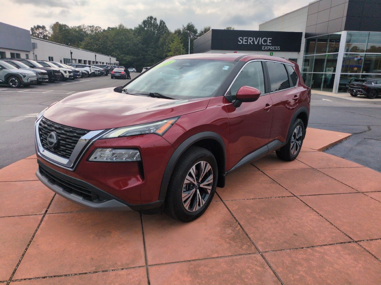 Used 2023 Nissan Rogue SV AWD/4WD image 3