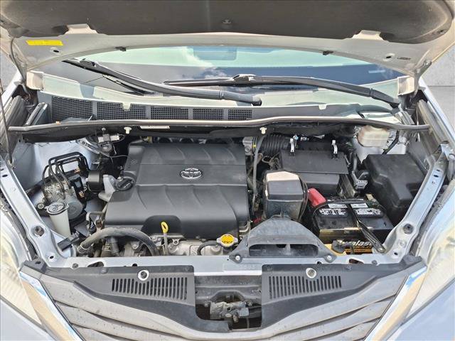Used 2014 Toyota Sienna XLE FWD image 21
