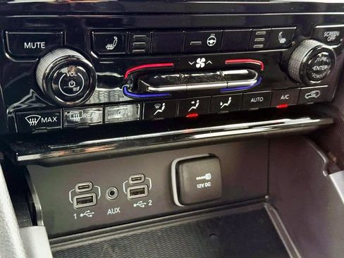 Used 2024 Jeep Grand Cherokee L Laredo w/ Luxury Tech Group I AWD/4WD image 30