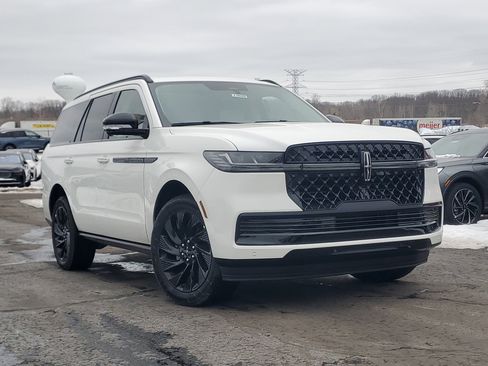 New 2026 Lincoln Navigator Reserve w/ Jet Appearance Package image 1