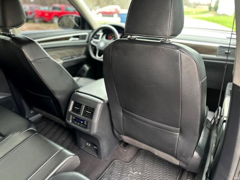 Used 2021 Volkswagen Atlas SE image 24