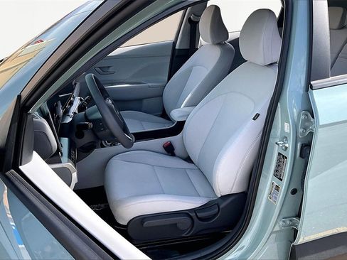 Used 2025 Hyundai Kona SE image 25