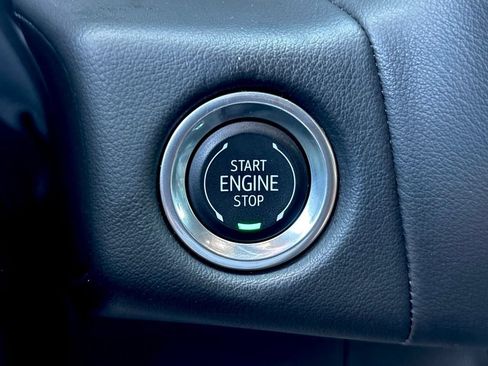 Used 2024 Chevrolet Suburban RST RWD image 17