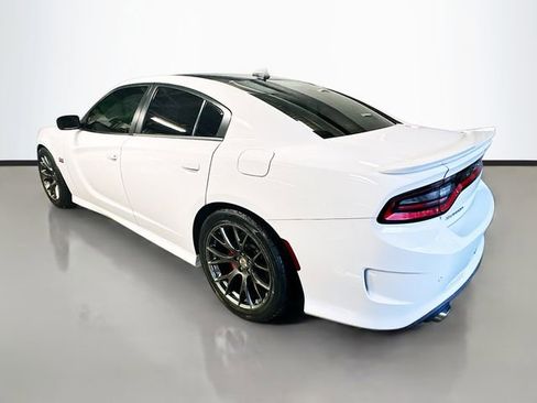 Used 2017 Dodge Charger SRT image 7