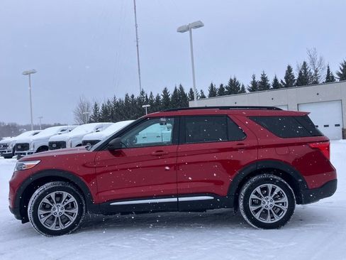 Used 2023 Ford Explorer XLT w/ Equipment Group 202A image 22