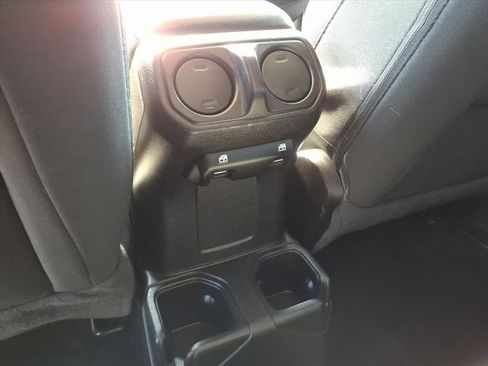 Used 2023 Jeep Gladiator Sport image 33