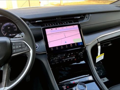 New 2025 Jeep Grand Cherokee Limited w/ Luxury Tech Group II image 4