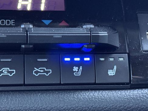 Used 2022 Toyota Tundra Limited image 14