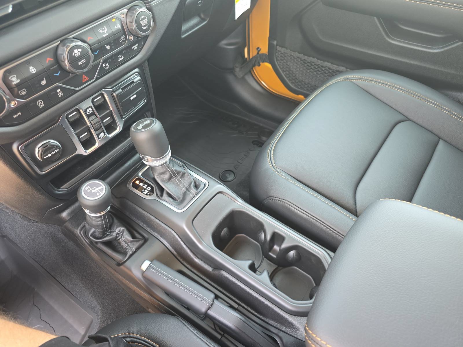 New 2026 Jeep Wrangler Unlimited Sahara AWD/4WD image 25