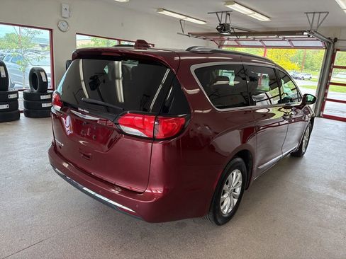 Used 2018 Chrysler Pacifica Touring-L Plus FWD image 33