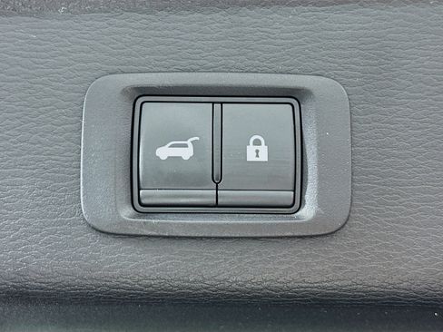 Used 2024 Mitsubishi Outlander SE image 32