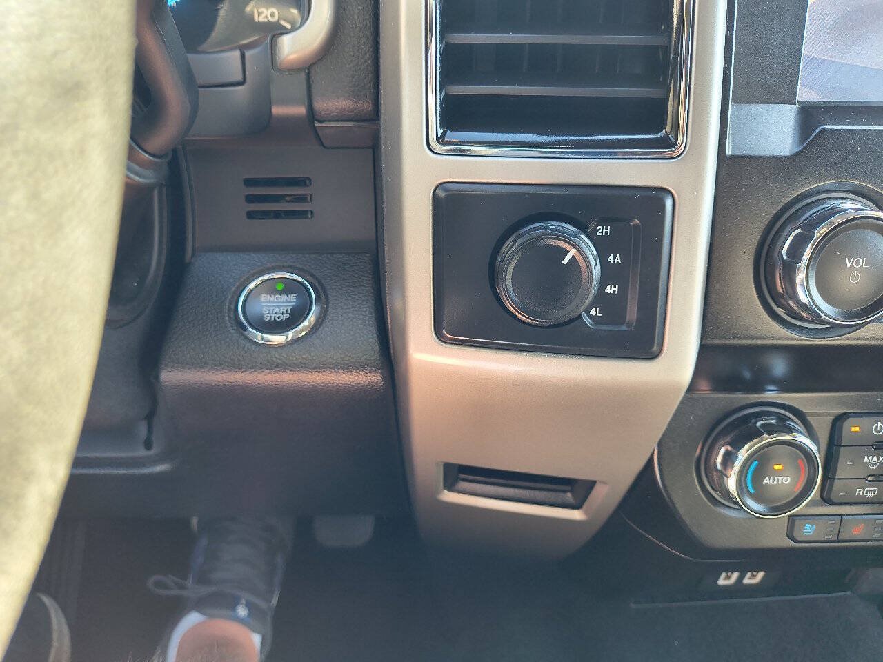 Used 2020 Ford F150 Lariat AWD/4WD image 28