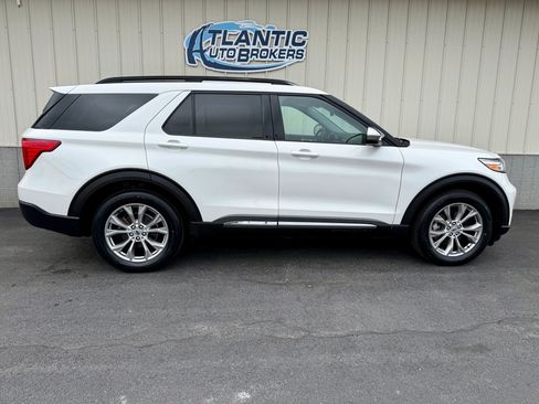 Used 2021 Ford Explorer XLT w/ Equipment Group 202A AWD/4WD image 3