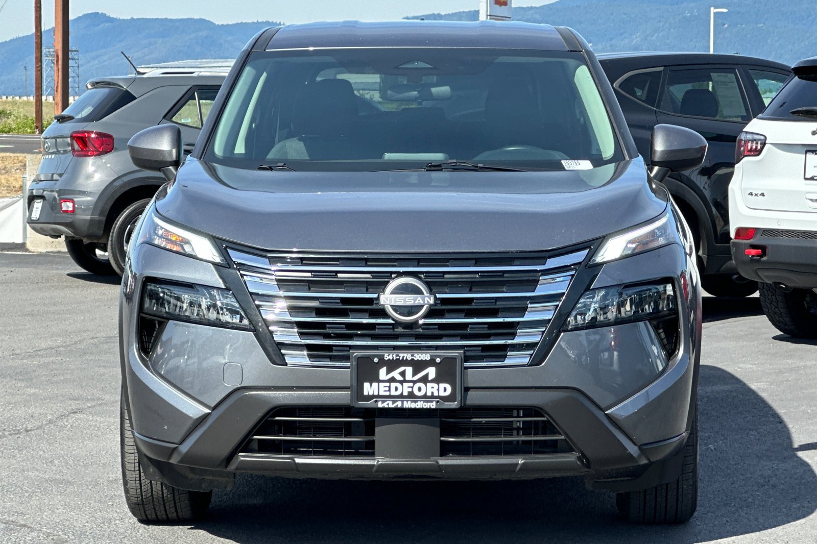 Used 2025 Nissan Rogue SV AWD/4WD image 10