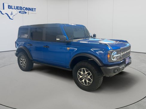Certified 2025 Ford Bronco Badlands AWD/4WD image 3