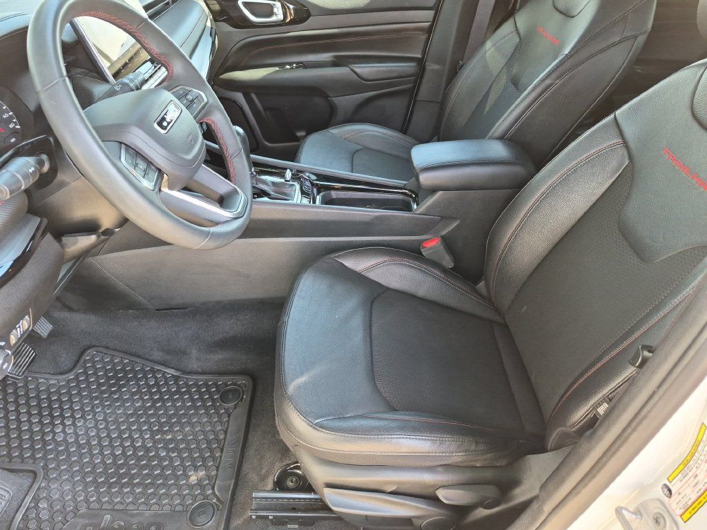 Used 2025 Jeep Compass Trailhawk AWD/4WD image 21