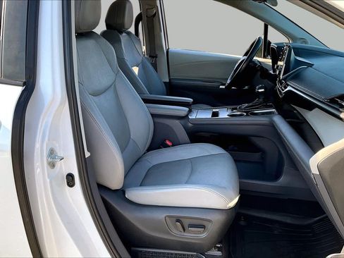 Certified 2022 Toyota Sienna Limited FWD image 8