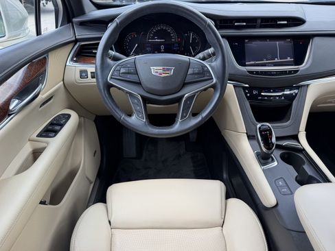 Used 2017 Cadillac XT5 Premium Luxury FWD image 16