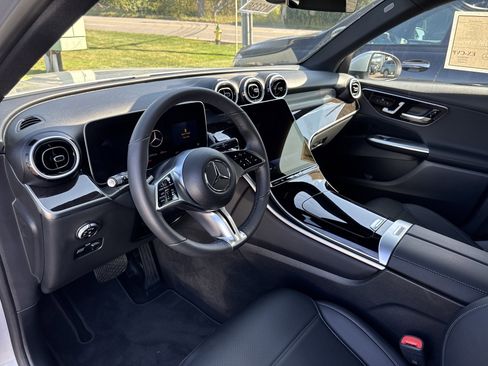 Used 2025 Mercedes-Benz GLC 300 4MATIC image 10