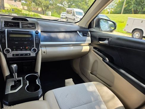 Used 2012 Toyota Camry FWD image 19
