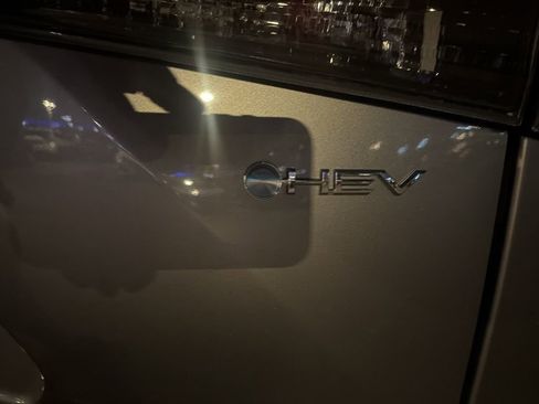 Used 2025 Toyota Highlander XLE image 12