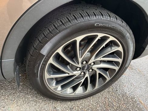 Used 2020 Lincoln Nautilus Reserve w/ Equipment Group 201A image 13