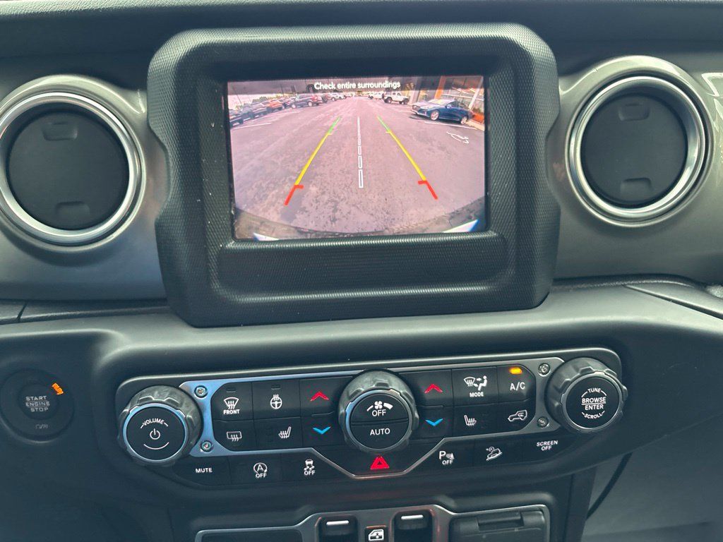 Used 2018 Jeep Wrangler Unlimited Sahara AWD/4WD image 28