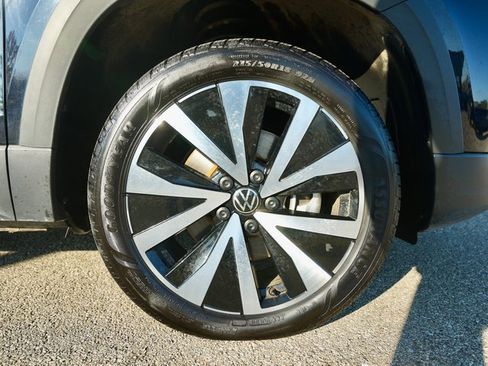 Used 2024 Volkswagen Taos SE image 33