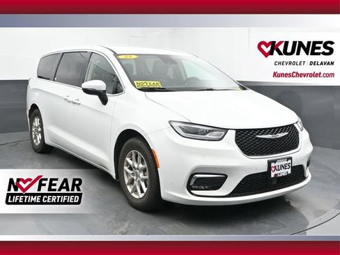 Used 2023 Chrysler Pacifica Touring-L FWD image 1