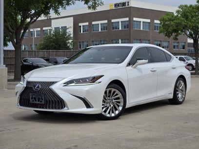 Used 2019 Lexus ES 300h w/ Accessory Package 2