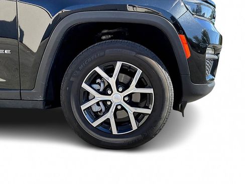 Certified 2024 Jeep Grand Cherokee Limited image 32