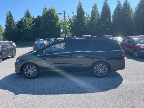 Used 2025 Honda Odyssey Touring image 2
