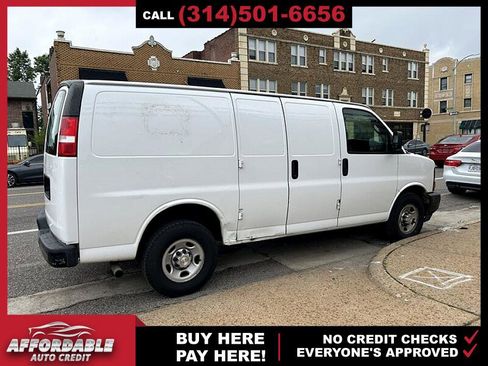 Used 2017 Chevrolet Express 2500 image 2