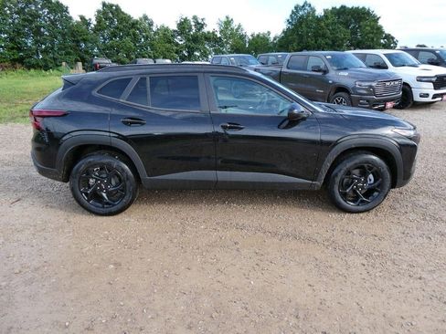 New 2026 Chevrolet Trax LT w/ Midnight Edition FWD image 3