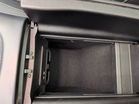 Used 2020 Mercedes-Benz GLE 350 4MATIC w/ Premium Package image 46