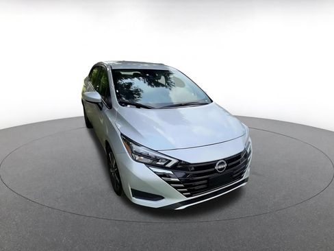 Used 2025 Nissan Versa SV FWD image 3